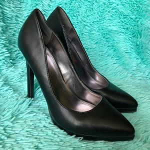 CHARLOTTE RUSSE black pointed toe stilettos size 7